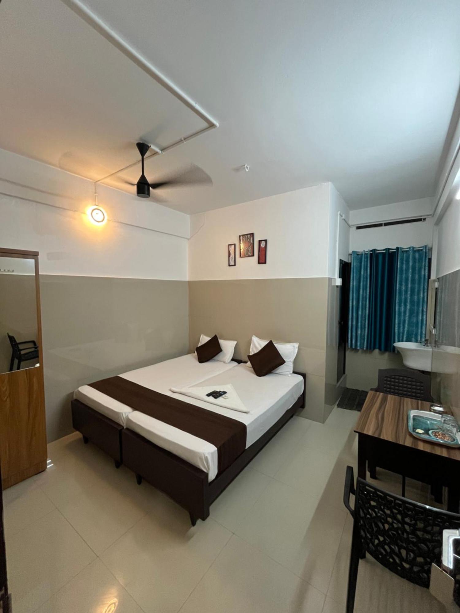 Priya Lodge Calicut Exterior foto